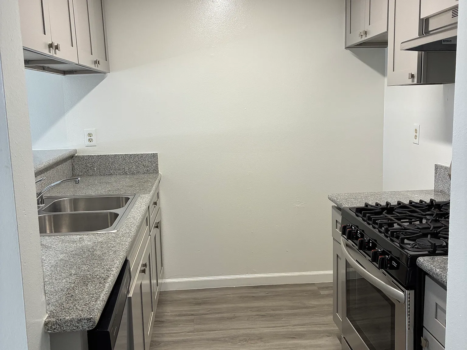 6138 Afton Place — Photo 3