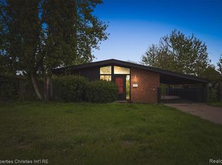 29464 Fairfax St, Southfield, MI 48076