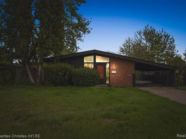 29464 Fairfax St, Southfield, MI 48076
