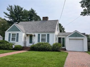44 Woodstock Dr, Warwick, RI 02889