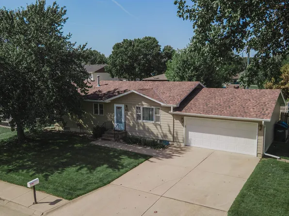 615 N 4th Ave, Hastings, NE 68901