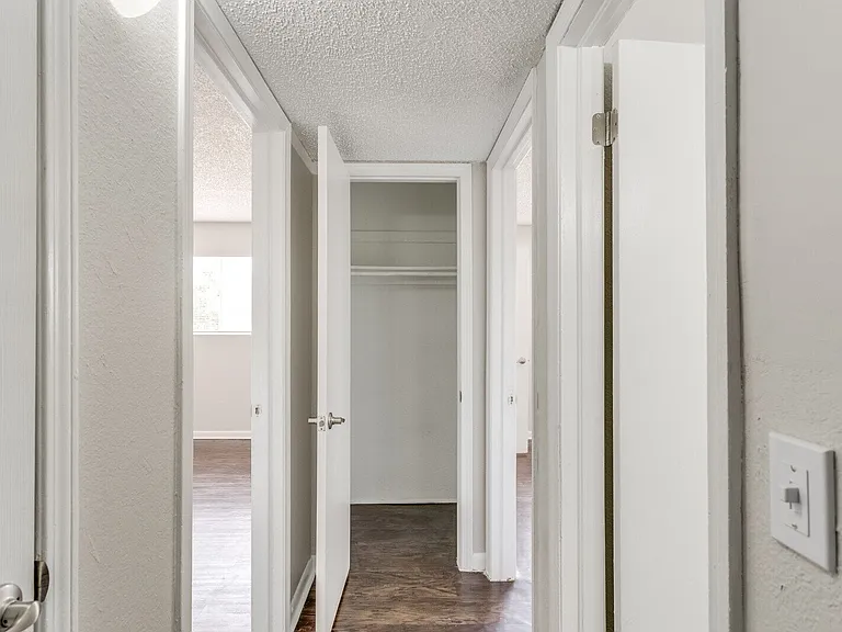817 SW 23rd St #6 — Photo 15