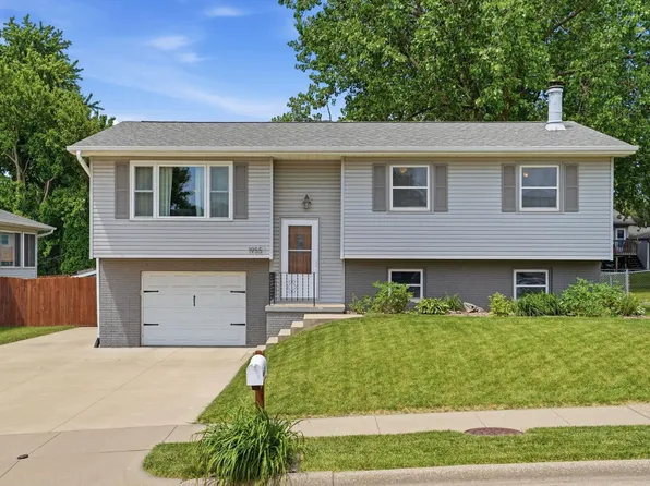 1955 Lagen St, Dubuque, IA 52002