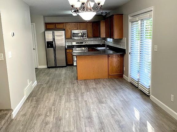 3rd image of 1485 E Navajo Dr S