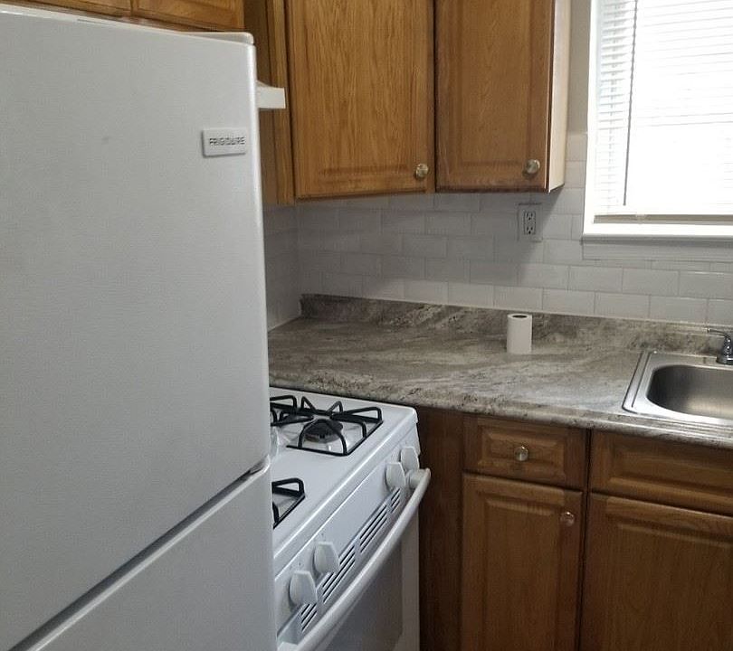 1st image of 2946 Devereaux Ave #4