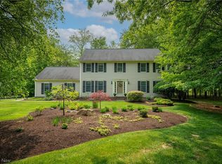 43 Wolfpen Dr, Chagrin Falls, OH 44022