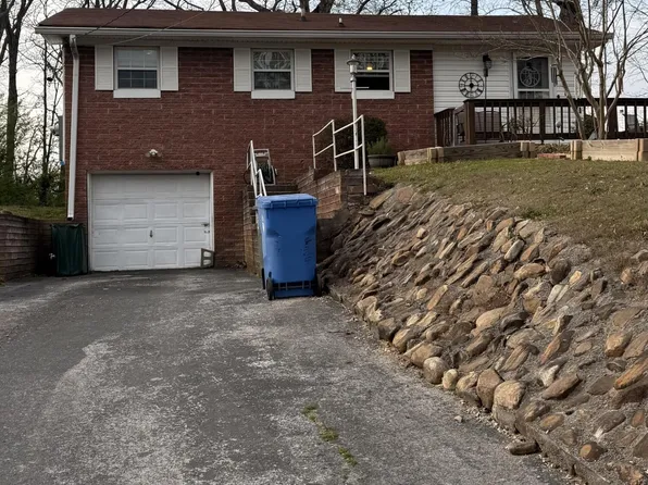 1305 Hixson Ave, Hixson, TN 37343