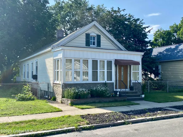 527 7th Avenue, Troy, NY 12182