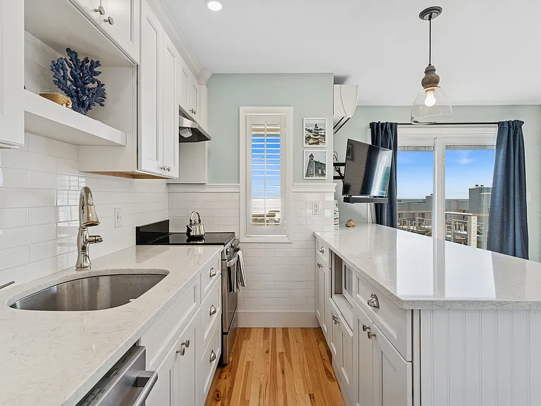 707 Old Montauk Hwy — Photo 5
