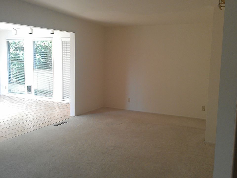 1st image of 2015 105th Ave NE