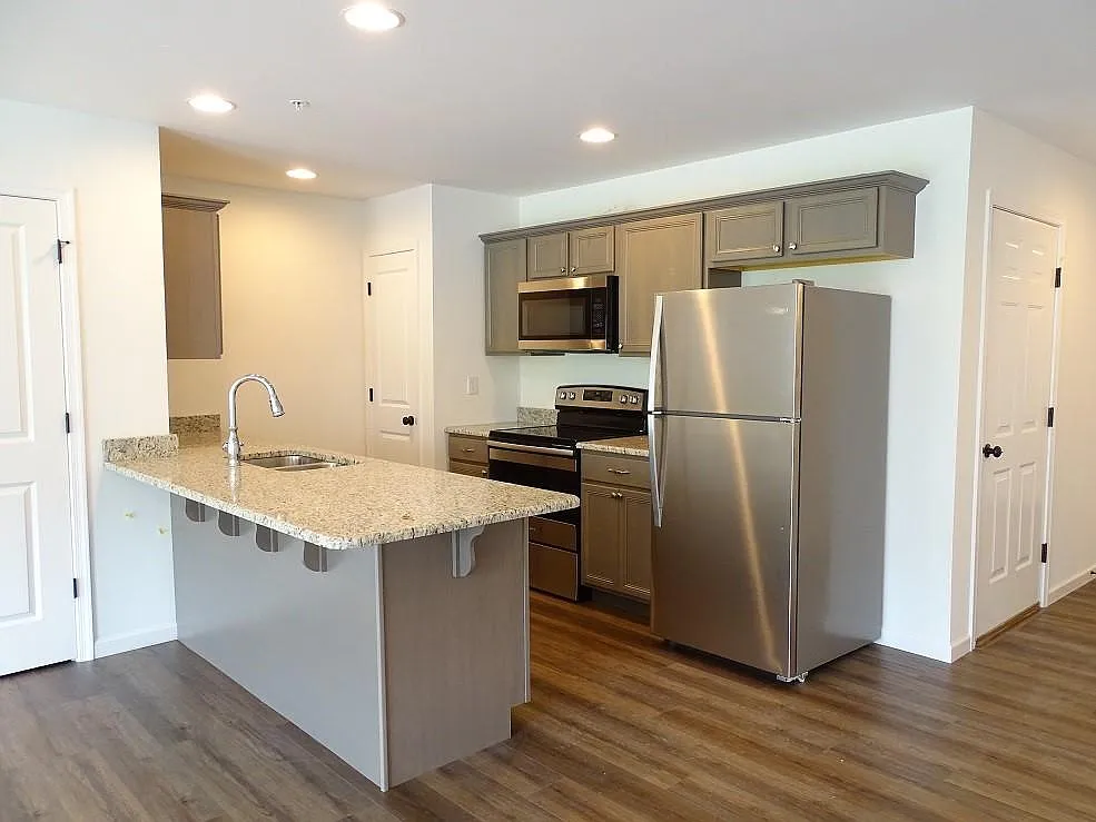 3 bed, 2.5 bath, 1838 sqft, $1,995 — Photo 4