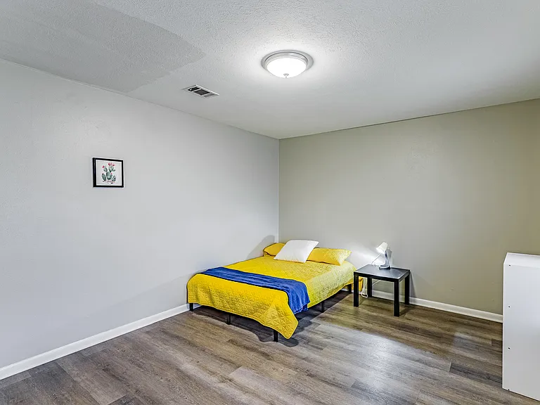 Disclaimer: This picture has been staged. Please see the virtual tour