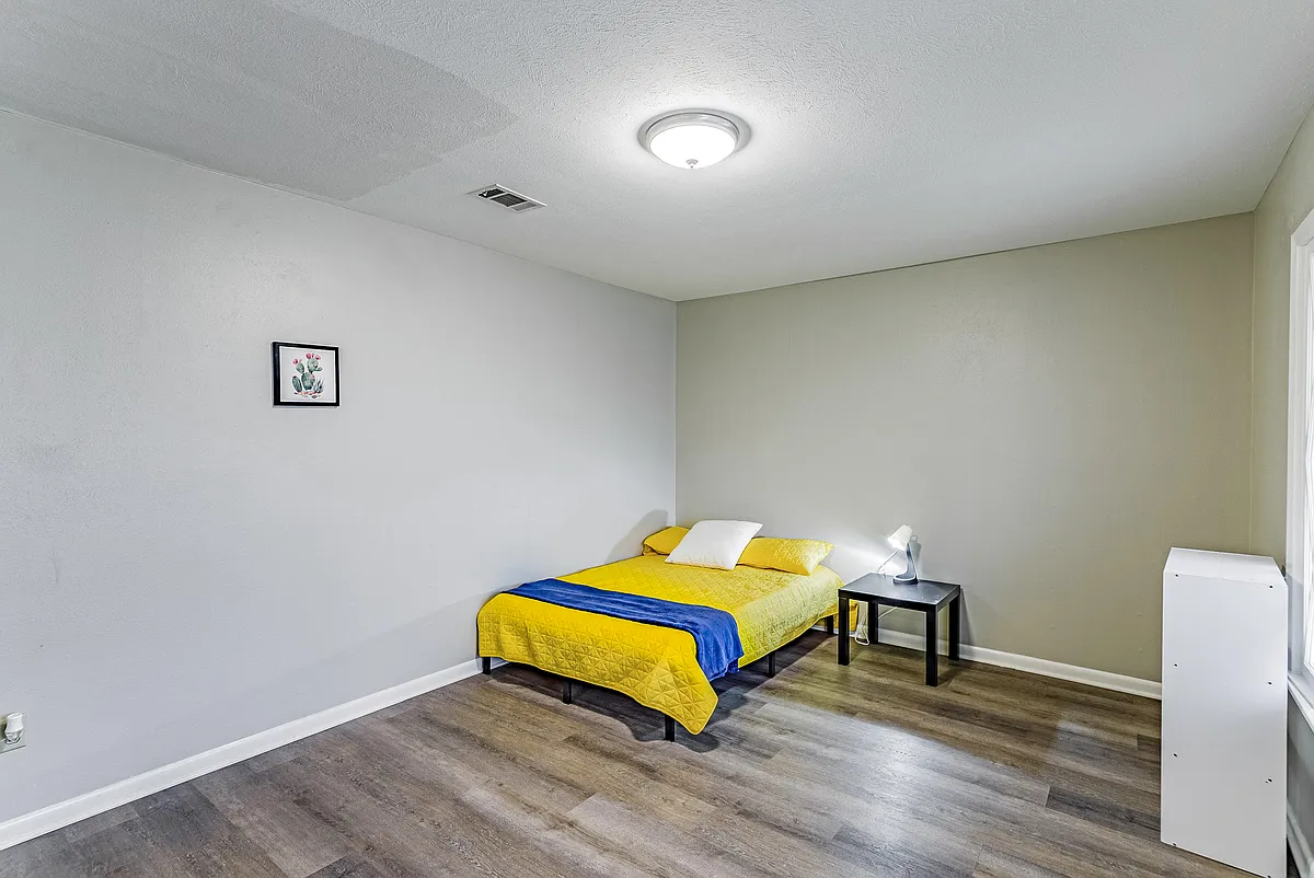 Disclaimer: This picture has been staged. Please see the virtual tour - Waits Ave