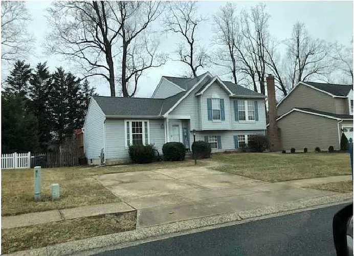 802 Lancaster Dr photo 1