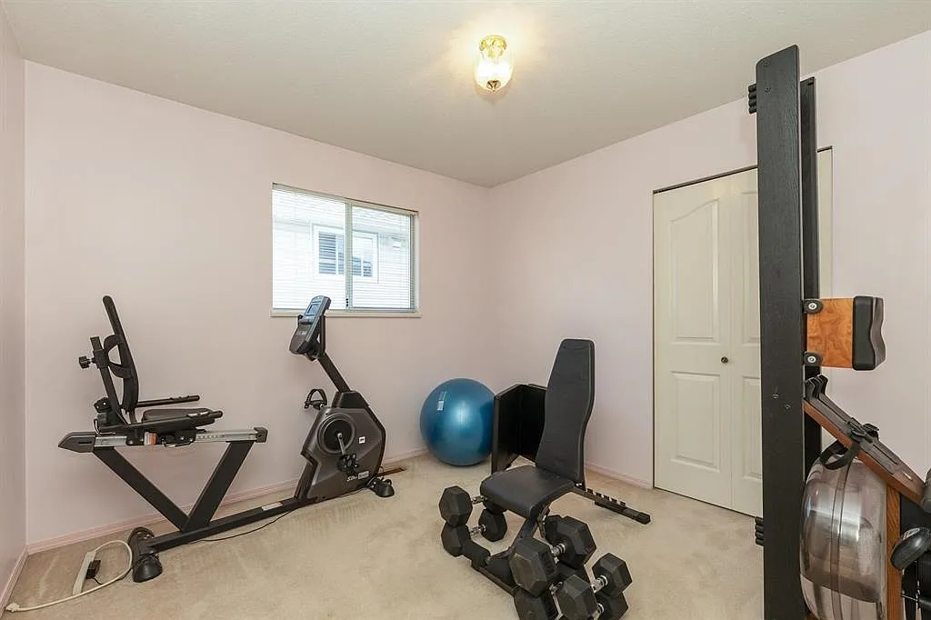 5 bed, 2456 sqft, $5,400 — Photo 2