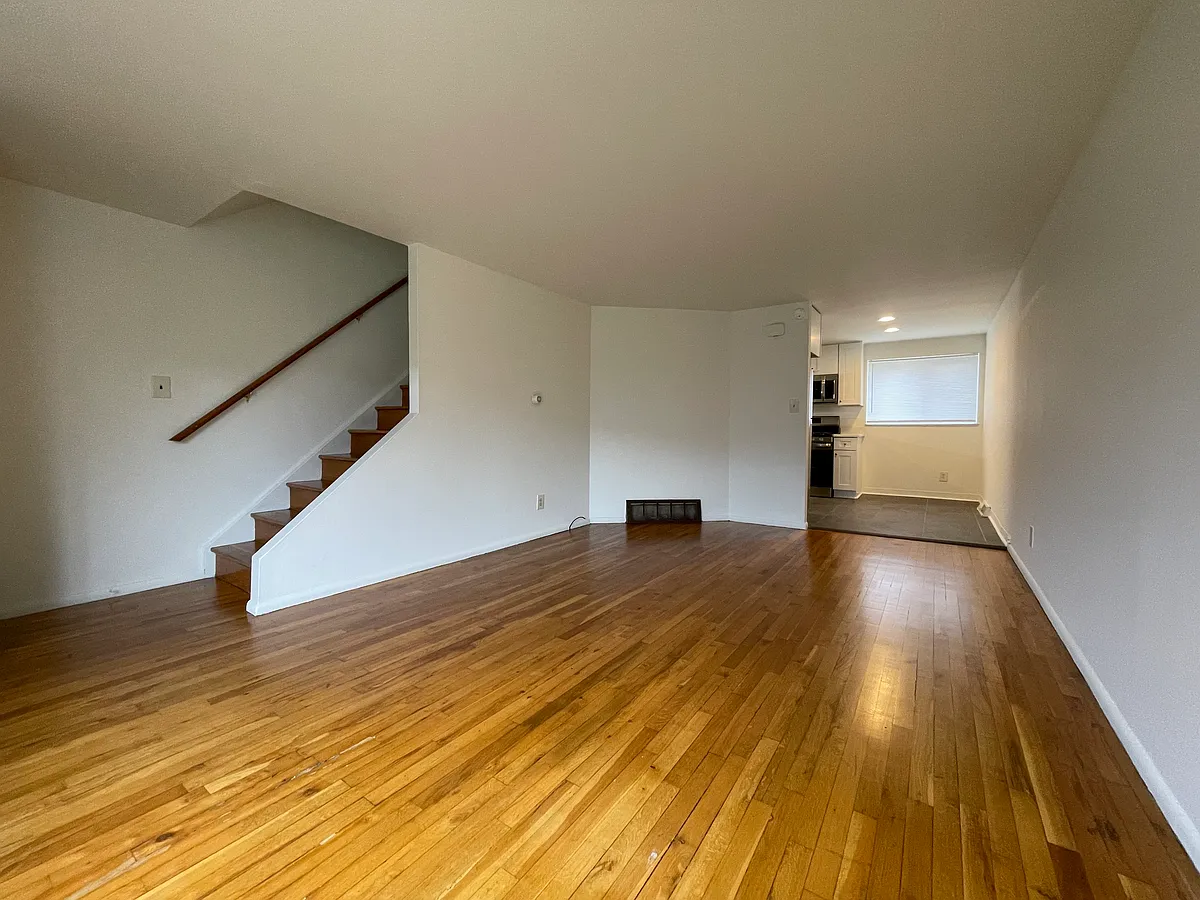 Building Photo - 947 Woodhill Dr
