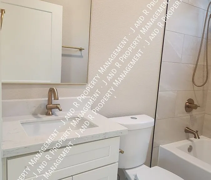 815 V St #817-1 — Photo 11