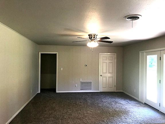 4th image of 2807 Meadow Ln