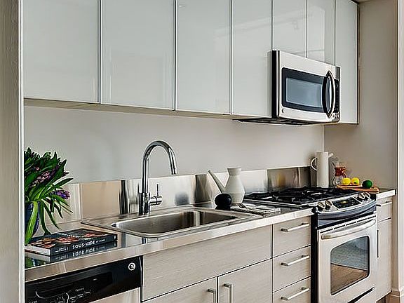 4th image of 550 W 54th St #1047