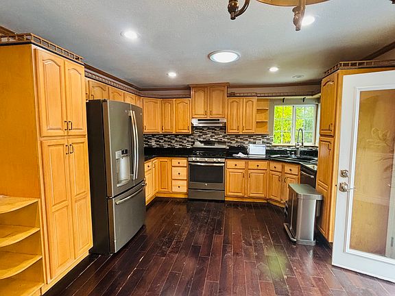 4th image of 302 Oakberry Way