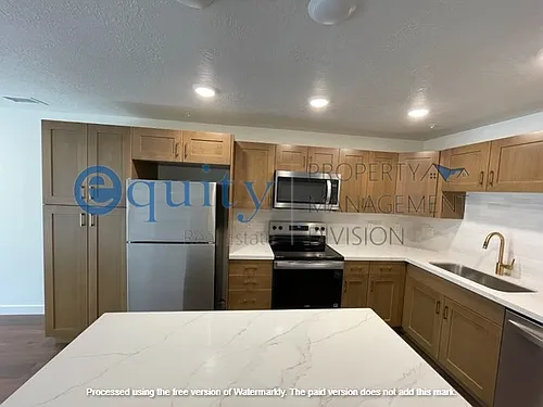 1032 E 400 S Photo 1