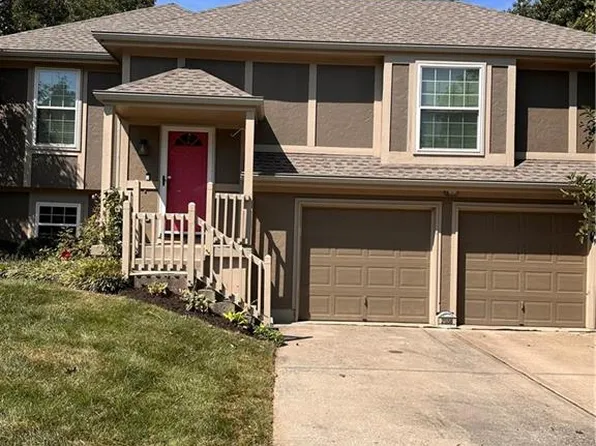 2558 NE Dale Hunter Ln, Lees Summit, MO 64086