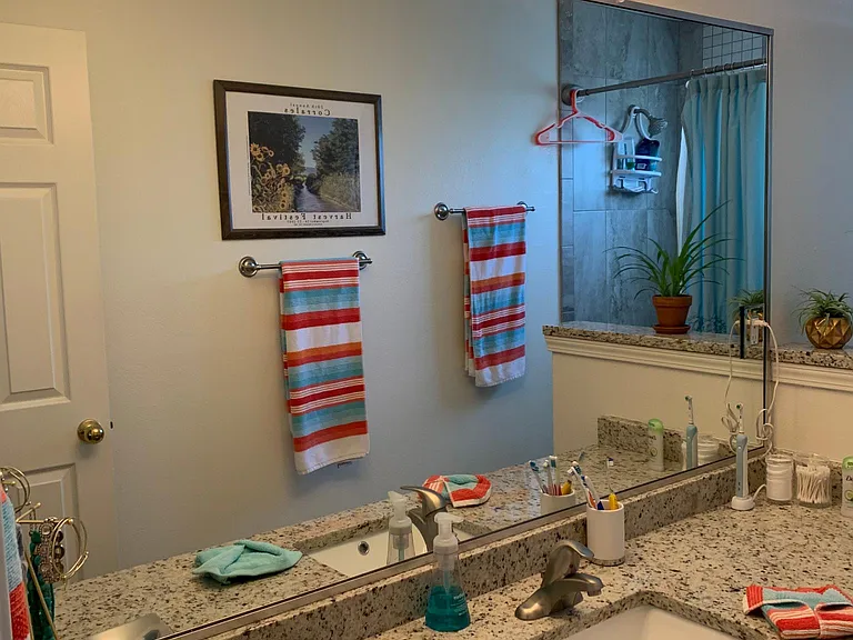 Hall bath for two bedrooms