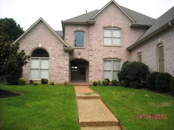 8990 River Knoll Dr, Cordova, TN 38016