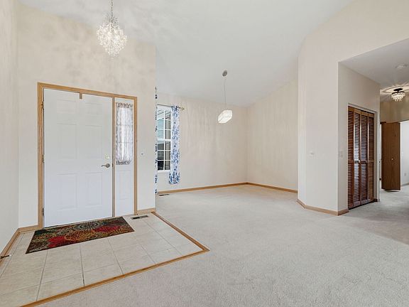 3rd image of 1547 W Cadillac Cir