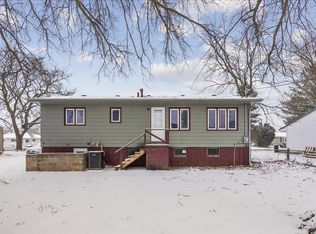 1416 Starview Dr, Cedar Falls, IA 50613