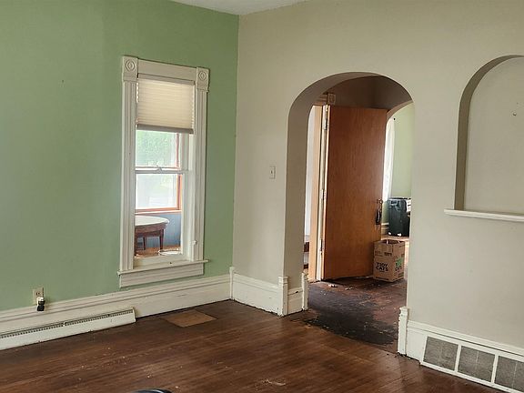 4th image of 311 S Superior St