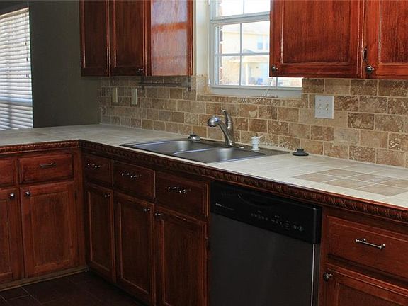 4th image of 922 Whirlaway Dr