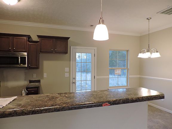 Ex.ofSpacious eat-in kitchen