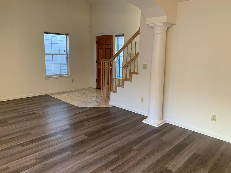 4020 Eastwood Village Ln — Photo 5
