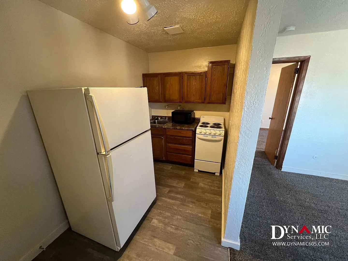 Upper Level 1 Bedroom, 1 Bathroom Apartment - Tenant Pays Electric Only — Photo 2