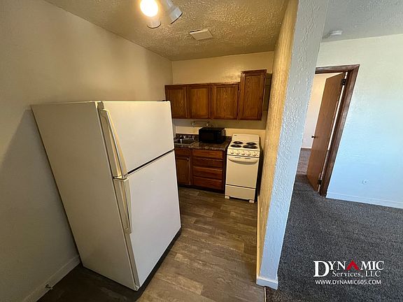 3rd image of 910 W 10th St #2