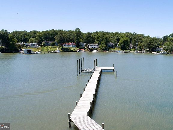 5th image of 84 E Lake Dr