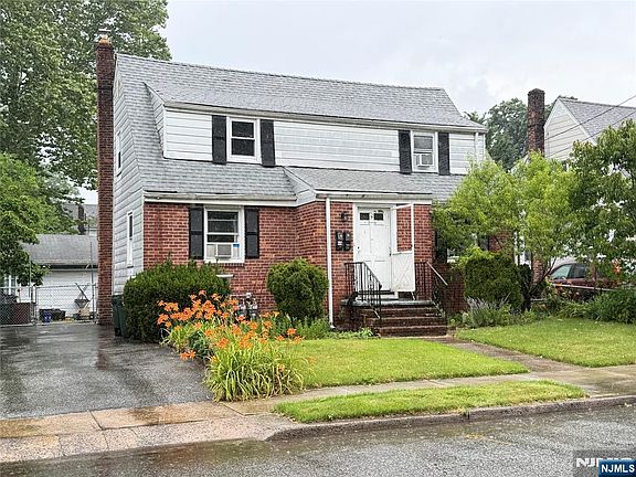 2nd image of 3-14 31st St
