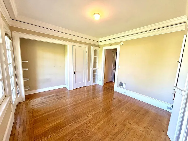 2409 College Ave — Photo 44