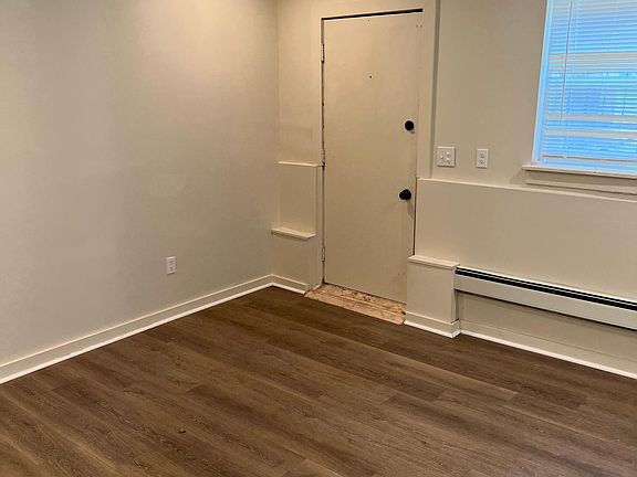 4th image of 50 Waldo St #1