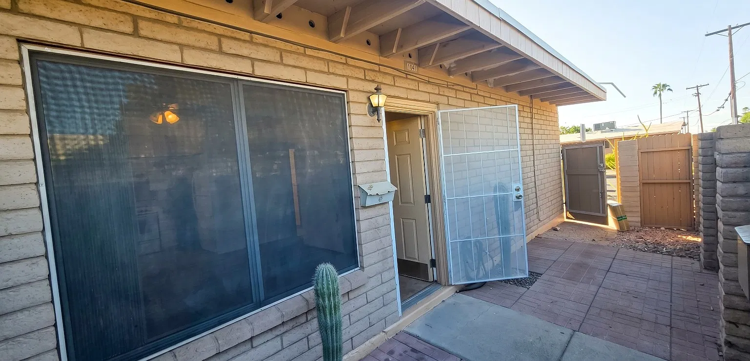 2 bed, 700 sqft, $1,200 — Photo 1