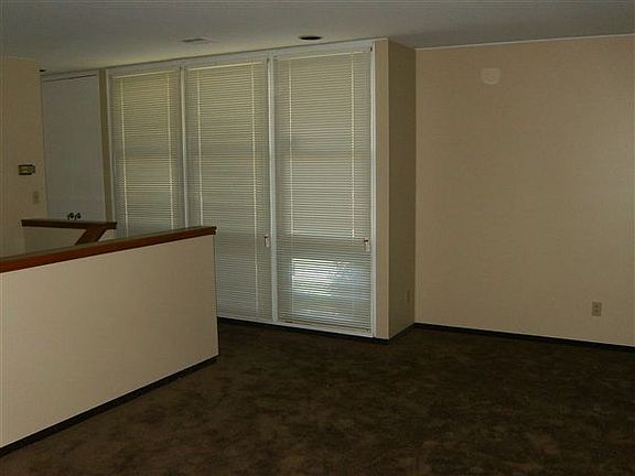 1100 N Indiana, Living room