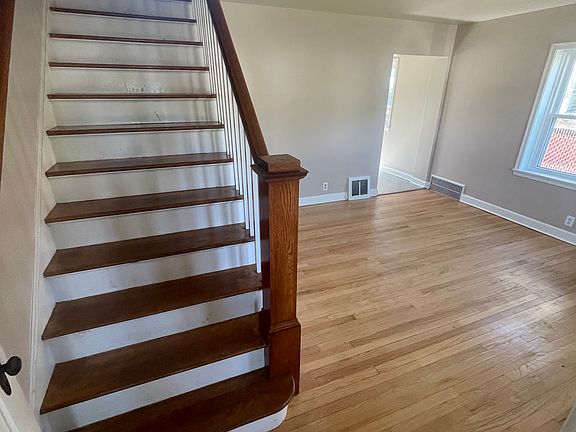 5th image of 708 Scott Ave
