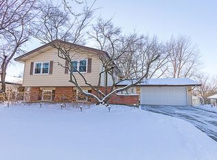 2066 E Parkview Cir, Hoffman Estates, IL 60169