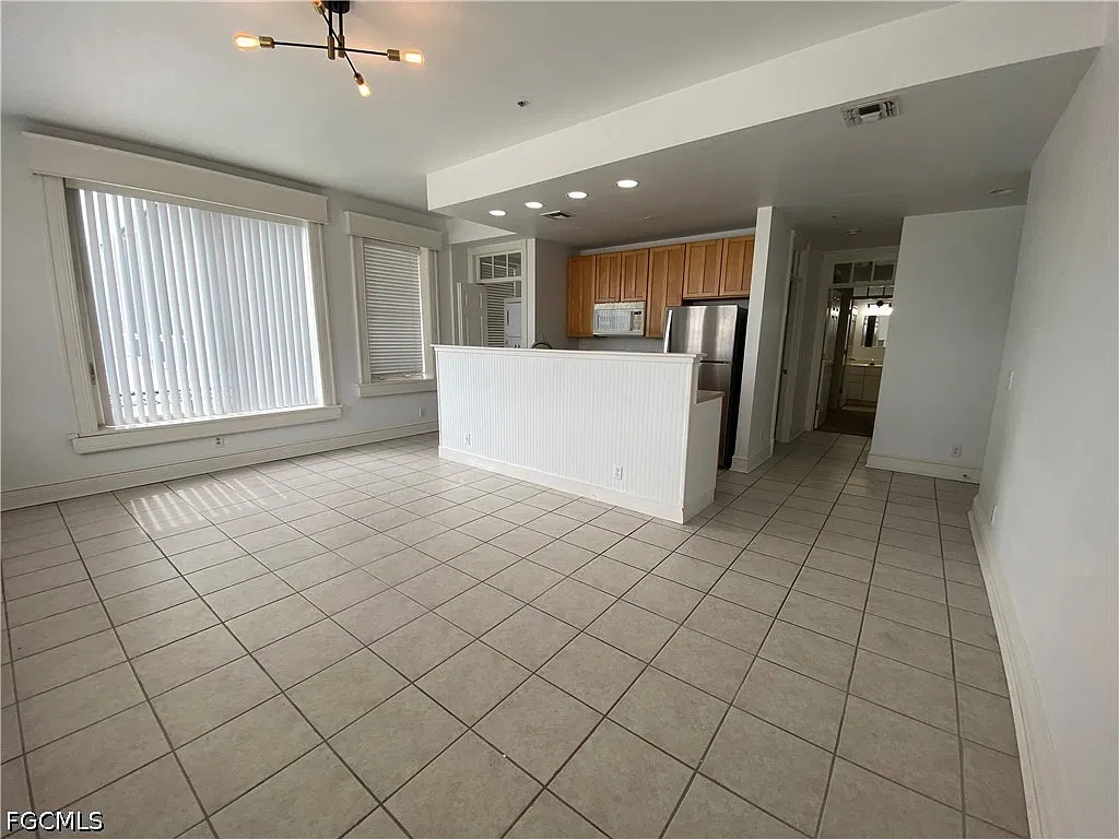 2 bed, 1.0 bath, 800 sqft, $1,375 — Photo 2
