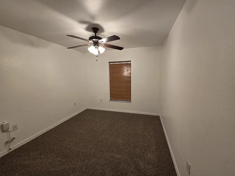 10483 Pendleton Ave — Photo 11