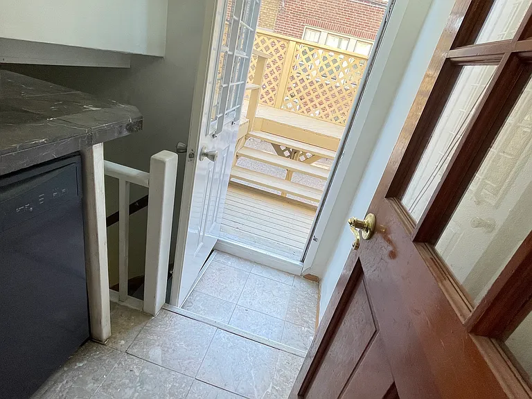 425 S 46th St #1 — Photo 7