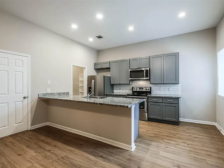 3207 Avenue O — Photo 8