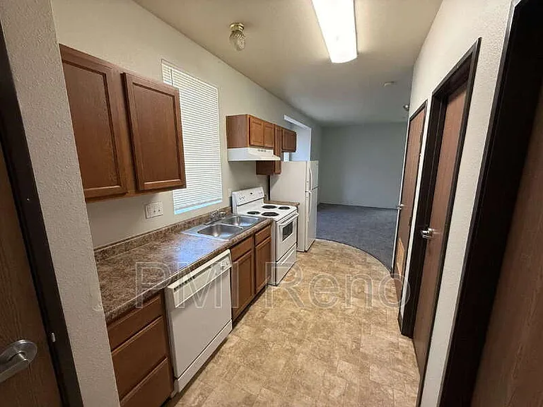 Big Horn Apartments — Photo 13
