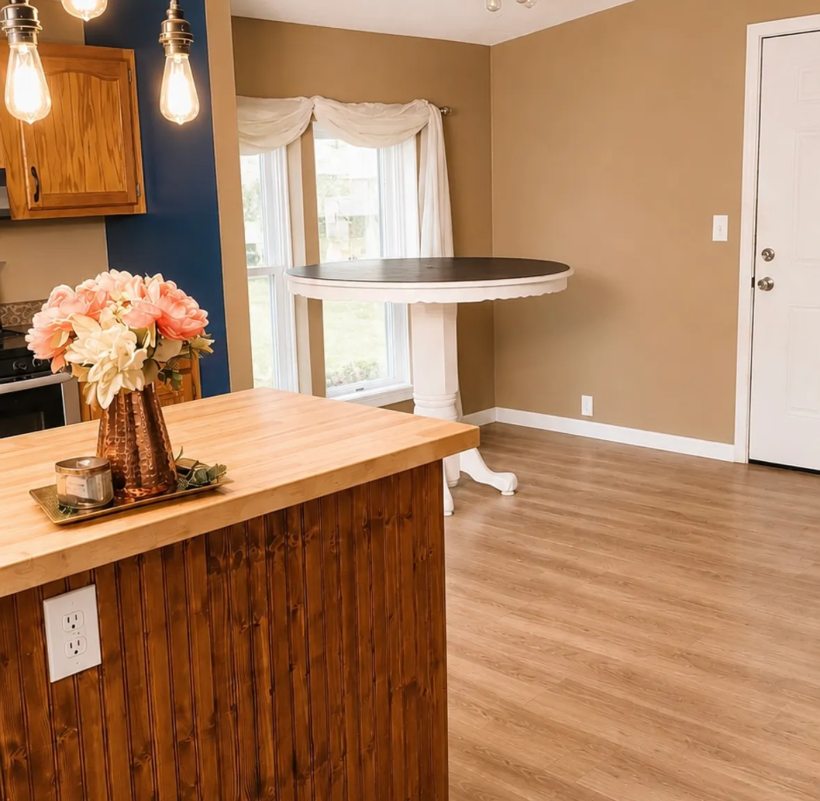 3 bed, $1,900 — Photo 3